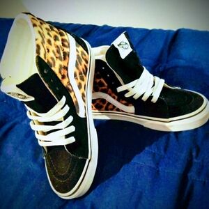 Stylish Leopard Print High-Top Sneakers